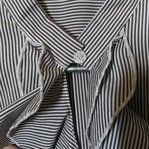 ✨Limited button down top ✨ - Picture 2 of 2